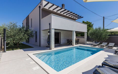 Laluma: Piscina, Material Compuesto, Casa, Sombra, Recurso, Inmuebles, Hormigón, Villa, Diseño, Patio