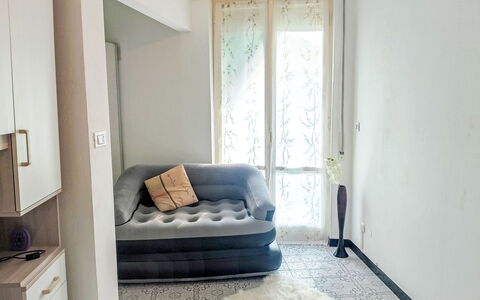 Onda Blu House: Mueble, Diseño De Interiores, Suelo, Piso, Madera, Habitación, Textil, Sala, Sofá, Encendiendo