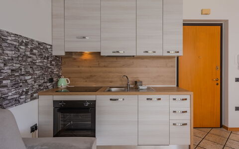 Michelon: Diseño De Interiores, Mueble, Cocina, Piso, Madera, Mostrador, Gabinetes, Aparato De Cocina, Suelo, Electrodoméstico