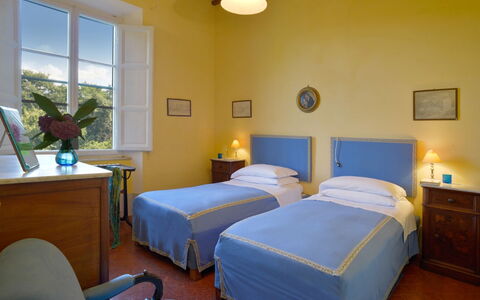 Villa Gioli: Mueble, Diseño De Interiores, Casa, Habitación, Marco, Marco De La Cama, Lámpara, Pantalla De Lámpara, Hotel, Linos