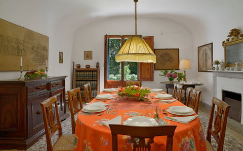 Villa Gioli: Mueble, Diseño De Interiores, Mesa, Textil, Techo, Encendiendo, Habitación, Piso, Comedor, Lámpara