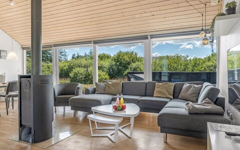 Tuva - 3.5Km from the Sea: Piso, Madera, Diseño De Interiores, Mueble, Sofá, Suelo, Sala, Suelos De Madera, Casa