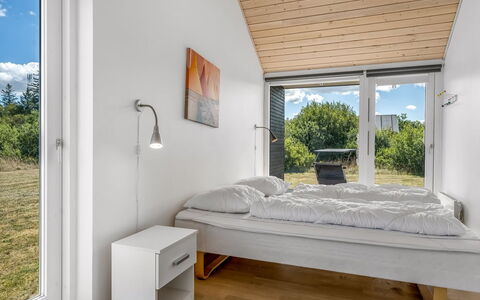 Tuva - 3.5Km from the Sea: Madera, Casa, Habitación, Cama, Madera Dura, Manchas De Madera, Diseño, La Luz Del Día, Tablón, Lecho