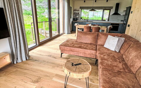 Rebelka: Piso, Suelos De Madera, Madera, Mueble, Suelo, Diseño De Interiores, Sofá, Sala, Suelo Laminado, Madera Dura