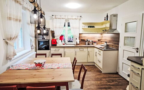 Sára: Mueble, Diseño De Interiores, Piso, Madera, Cocina, Suelo, Mostrador, Suelos De Madera, Gabinetes, Techo