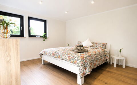 Herzwerk Schwalenberg: Cama, Mueble, Diseño De Interiores, Habitación, Piso, Suelo, Lecho, Pared, Sábana, Madera