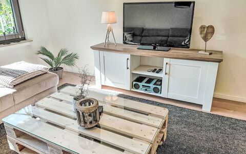 Herzwerk Schwalenberg: Mueble, Madera, Dispositivo Electronico, Piso, Diseño De Interiores, Suelo, Sala, Habitación, Casa