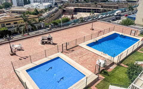 Los Arcos: Barrio Residencial, Barrio, Espacio Publico, Departamento, Diseño Urbano, Piscina, Condominio, Sombra, Hotel, Estacionamiento