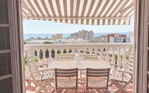 Los Arcos: Mueble, Mueble Para Exteriores, Mesa, Mesa Al Aire Libre, Balcón, Departamento, Silla, Sombra, Porche, Patio
