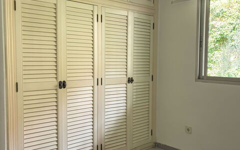 Los Arcos: Puerta, Mueble, Alacena, Habitación, Guardarropa, Gabinetes, Manchas De Madera, Madera Dura, Diseño, Inicio De La Puerta