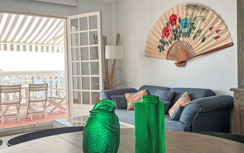 Los Arcos: Mueble, Diseño De Interiores, Casa, Encendiendo, Piso, Suelo, Sala, Habitación, Arrojar La Almohada, Amortiguar