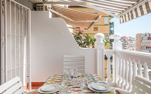 Los Arcos: Mueble, Diseño De Interiores, Silla, Suelo, Mueble Para Exteriores, Balcón, Departamento, Toldo, Mesa Al Aire Libre, Sombra