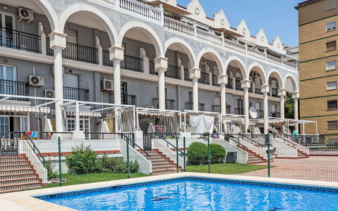 Los Arcos: Balcón, Departamento, Porche, Balaustre, Inmuebles, Patio, Cerca, Arcade, Pretil, Hotel