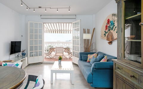 Los Arcos: Mueble, Diseño De Interiores, Piso, Suelo, Madera, Sofá, Mesa, Silla, Sala, Techo