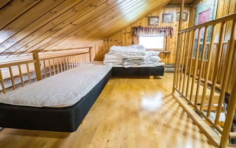 Nelostupa a: Madera, Suelo, Piso, Mueble, Diseño De Interiores, Suelos De Madera, Encendiendo, Techo, Habitación, Casa