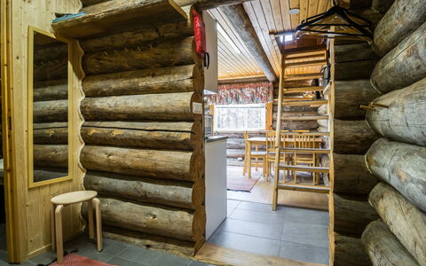 Nelostupa C: Madera, Techo, Piso, Suelo, Diseño De Interiores, Mueble, Habitación, Cuarto De Troncos, Madera Dura, Manchas De Madera