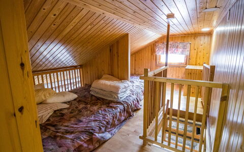 Nelostupa C: Madera, Techo, Suelo, Habitación, Habitación, Manchas De Madera, Madera Dura, Cama, Cabaña, Lecho
