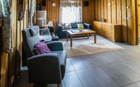 Nelostupa C: Mueble, Diseño De Interiores, Madera, Piso, Suelo, Techo, Sofá, Sala, Habitación, Encendiendo