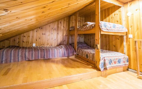 Nelostupa D: Madera, Suelo, Techo, Piso, Diseño De Interiores, Manchas De Madera, Habitación, Madera Dura, Cabaña, Habitación