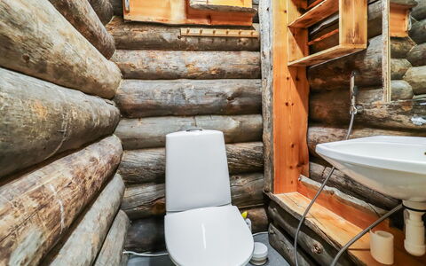Nelostupa D: Madera, Piso, Madera Dura, Manchas De Madera, Cuarto De Troncos, Material Natural, Arreglo De Tubería, Asiento Del Baño, Plomería, Tablón
