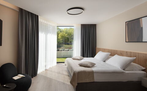 Villa H2: Diseño De Interiores, Suelo, Piso, Habitación, Techo, Cama, Habitación, Casa, Mueble, Departamento