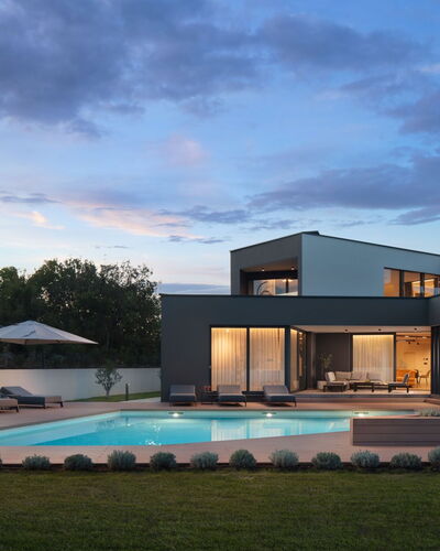 Villa H2: Sombra, Inmuebles, Villa, Piscina, Patio, Eco Hotel, Mansión