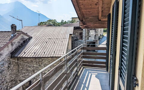 Fontanella Mountain Home: Balcón, Pretil, La Luz Del Día, Escalera, Pueblo De Montaña
