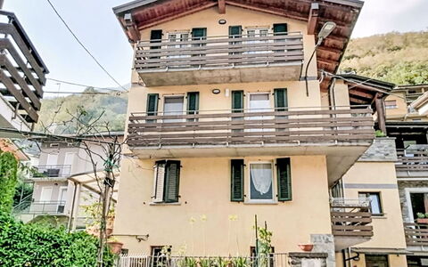 Fontanella Mountain Home: Barrio Residencial, By, Casa, Casa, Balcón, Pueblo De Montaña
