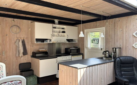 Hardina - 1Km from the Sea: Madera, Cocina, Mueble, Diseño De Interiores, Piso, Mostrador, Suelo, Techo, Gabinetes, Habitación