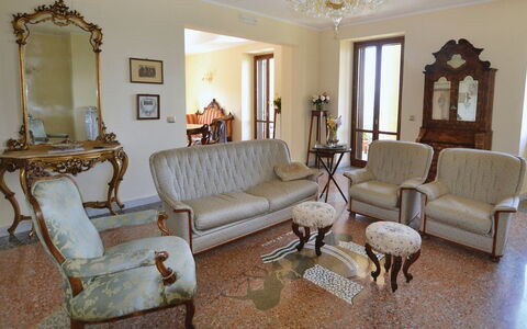 Villa Santa Chiara: Mueble, Diseño De Interiores, Piso, Madera, Suelo, Habitación, Sala, Marco, Sofá, Encendiendo