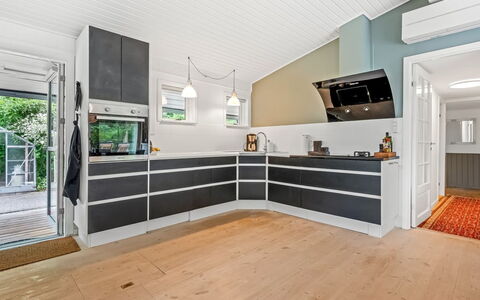 Ry 601: Piso, Madera, Techo, Electrodoméstico, Suelo, Diseño De Interiores, Cocina, Gabinetes, Aparato De Cocina, Suelos De Madera