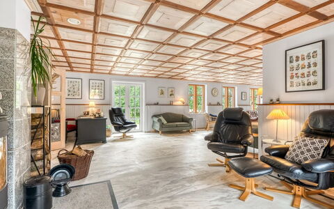 Ajna - 20.9Km from the Sea: Diseño De Interiores, Piso, Mueble, Techo, Suelo, Encendiendo, Silla, Habitación, Sala, Lámpara