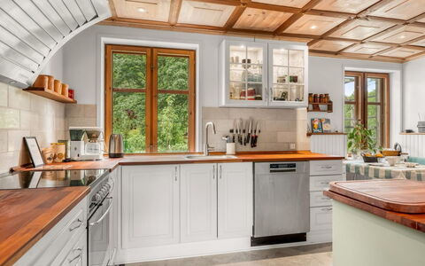 Ajna - 20.9Km from the Sea: Cocina, Mostrador, Piso, Diseño De Interiores, Aparato De Cocina, Gabinetes, Madera, Mueble, Suelo, Electrodoméstico