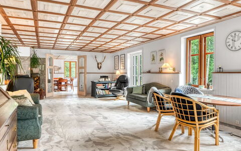Ajna - 20.9Km from the Sea: Madera, Piso, Diseño De Interiores, Techo, Mueble, Suelo, Suelos De Madera, Silla, Madera Dura, Sala