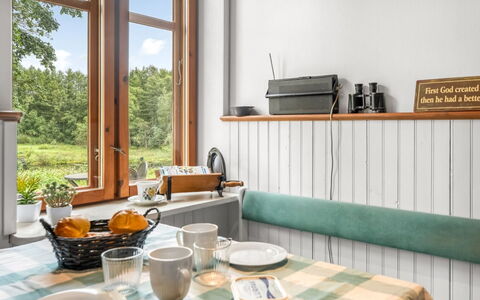 Ajna - 20.9Km from the Sea: Mueble, Madera, Diseño De Interiores, Piso, Mesa, Suelo, Habitación, Cocina Y Comedor Mesa, Manchas De Madera, Cocina