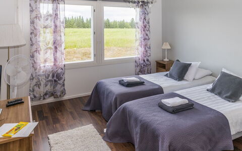 Pirtti: Madera, Suelo, Casa, Cama, Piso, Mueble, Habitación, Diseño De Interiores, Marco De La Cama, Lecho