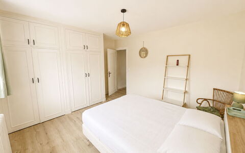 Les Glaieuls: Mueble, Piso, Diseño De Interiores, Suelo, Madera, Habitación, Cama, Suelos De Madera, Habitación, Techo