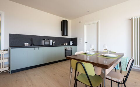 Serracapelli: Mueble, Diseño De Interiores, Piso, Cocina, Madera, Mostrador, Suelo, Cocina Y Comedor Mesa, Encendiendo, Mesa