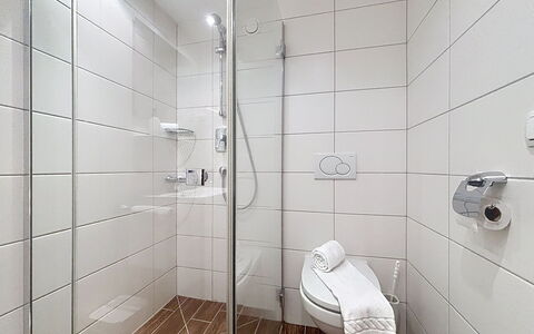 Susi: Piso, Suelo, Ducha, Puerta De La Ducha, Plomería, Baño, Arreglo De Tubería, Alcachofa De La Ducha, Loseta