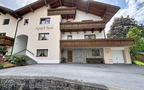 Susi: Casa, Cabaña, Inmuebles, Entrada De Coches, Villa, Yeso, Balcón