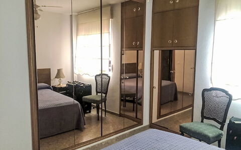 Mare Nostrum: Mueble, Cama, Habitación, Diseño De Interiores, Suelo, Piso, Sábana, Lecho, Habitación, Encendiendo