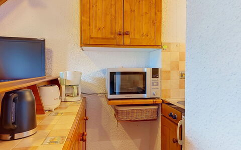 Les Grandes Aiguilles: Madera, Piso, Mueble, Diseño De Interiores, Suelo, Mostrador, Electrodoméstico, Gabinetes, Cocina, Habitación