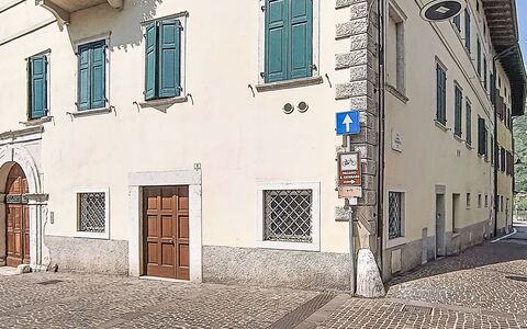 Le Falesie: Pared, Puerta, Hormigón, Pintar, Yeso, Estacionamiento, La Luz Del Día, Inicio De La Puerta