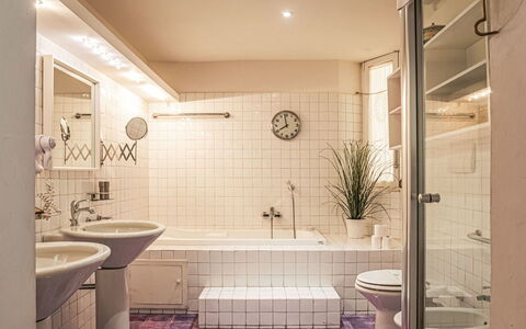 Bellavista: Piso, Pared, Suelo, Baño, Diseño De Interiores, Arreglo De Tubería, Lavabo Del Baño, Plomería, Techo, Loseta