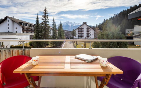 Val Signina 5-2: Mueble, Departamento, Silla, Balcón, Condominio, Recurso, Cocina Y Comedor Mesa, Mesa De Café, Eco Hotel, Manchas De Madera