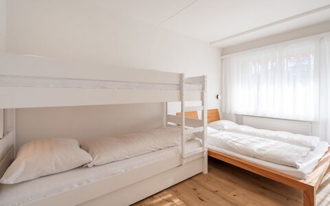 Val Signina 5-2: Piso, Suelo, Madera, Diseño De Interiores, Habitación, Cama, Techo, Suelos De Madera, Habitación, Mueble