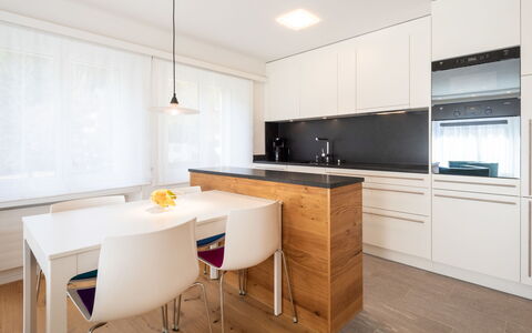 Val Signina 5-2: Mueble, Diseño De Interiores, Piso, Mostrador, Suelo, Cocina, Madera, Gabinetes, Lámpara, Suelos De Madera
