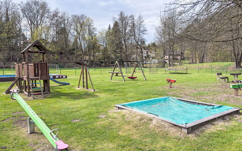 Green Valley Park Stárkov 18: Árbol, Hierba, Equipo De Juego Exterior, Tobogán, Espacio Publico, Jardín, Parque, Tolva, Patio De Recreo, Césped