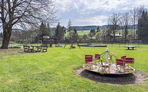 Green Valley Park Stárkov 18: Árbol, Hierba, Espacio Publico, Llanura, El Terreno Del Lote, Jardín, Parque, Equipo De Juego Exterior, Césped, Banco Al Aire Libre
