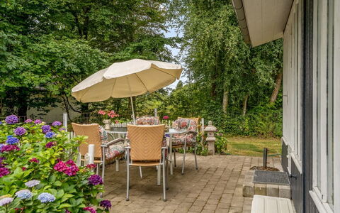 Løgstør 648: Mueble, Mesa, Silla, Arbusto, Mueble Para Exteriores, Jardín, Cocina Y Comedor Mesa, Mesa Al Aire Libre, Cobertura Del Suelo
